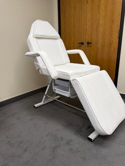Facial Bed Tattoo Chair with Two Trays Esthetician Beds Adjustable Folding Salon Bed with Hydraulic Stool Massage Chair for Professional Massage Facia