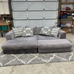 💨 Cloud-Style Modular Couch w/ Matching Ottoman – Reversible Chaise – 8 Pillows Included!