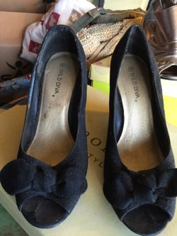 Black heels- free