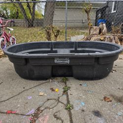 50-gallon (189L) Rubbermaid stock tank