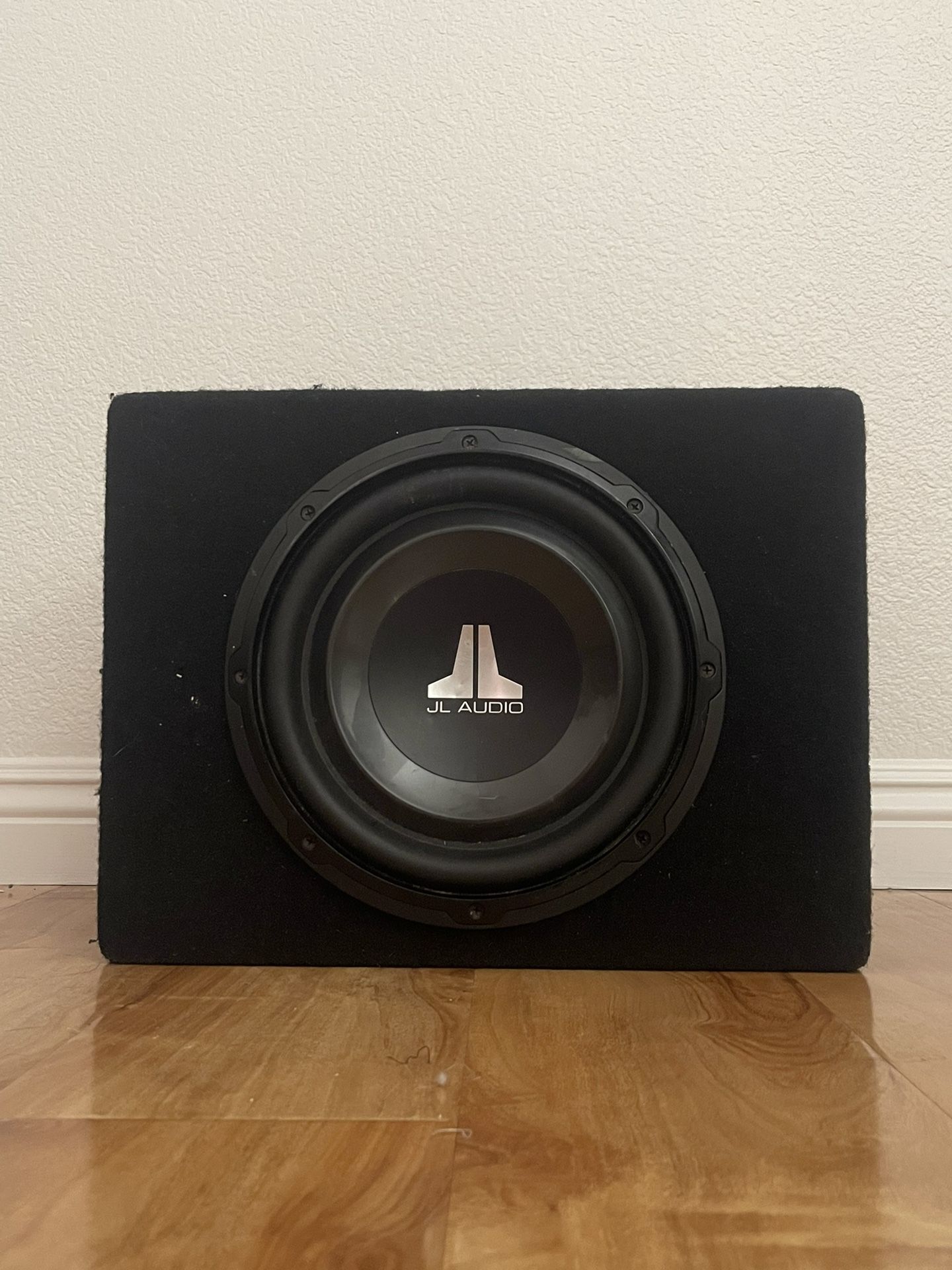 JL Audio 10w1v3-4 subwoofer with 500w JD Amp