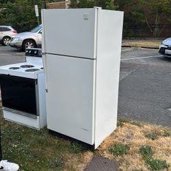 FREE working Whirlpool Fridge (pick up only)