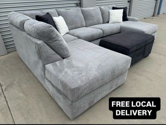 FREE DELIVERY || Broyhill Parkdale 2Pc Sectional