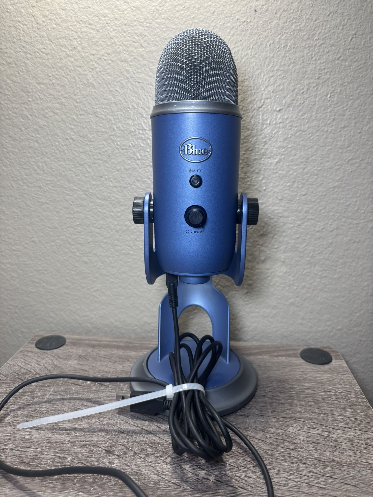 Blue Yeti USB Condenser Microphone A00121 - Midnight Blue
