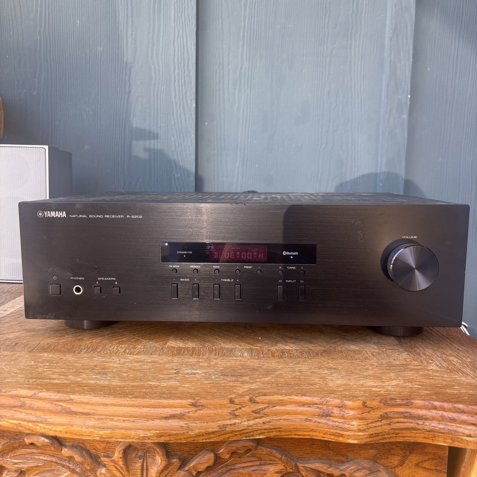 Yamaha R-S202 Stereo Receiver Bluetooth 100 Watts Channel No Remote