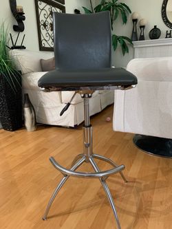 Swivel Barstool - adjustable