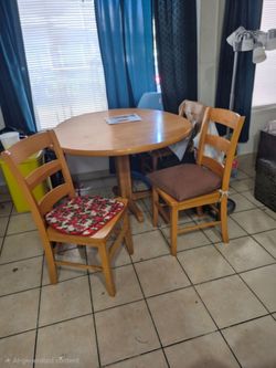 Round Wood Dining Table with 4 Chairs/ exercise bike