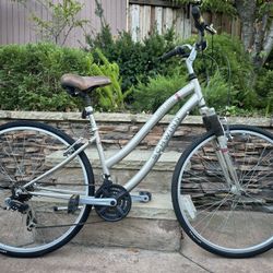 Schwinn Clear Creek 28" hybrid bike