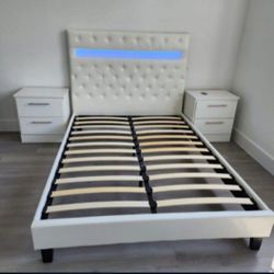Bed And 2 Nightstands - Cama Y 2 Mesitas De Noche 