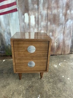 VINTAGE FILBAR FURNITURE MIDCENTURY MODERN 2-DRAWER HOME INDOOR BEDROOM NIGHTSTAND SMALL CHEST DRESSER W/ CIRCULAR METAL PULLS