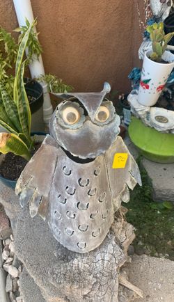Garden metal owl