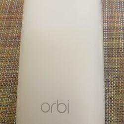 Orbi RBW 30 Wall Plug Satellite (Netgear)