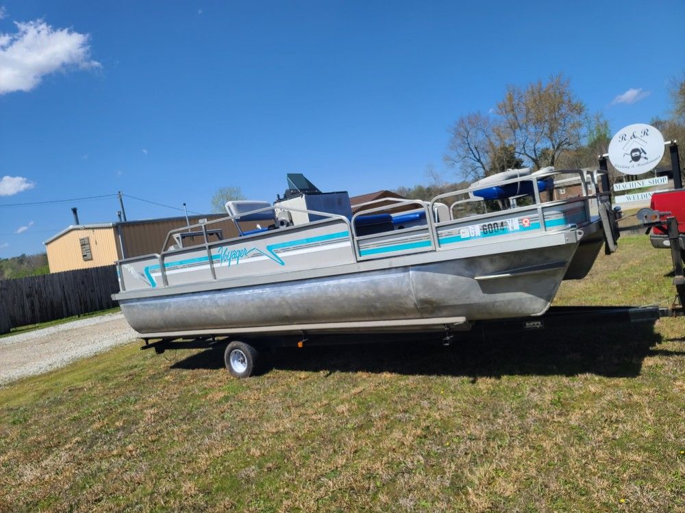 92 20' Voyager Pontoon Boat