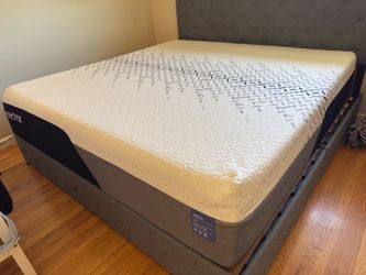Nectar Luxe King Mattress 14” + Cooling Protector – Like New – Move Out Sale