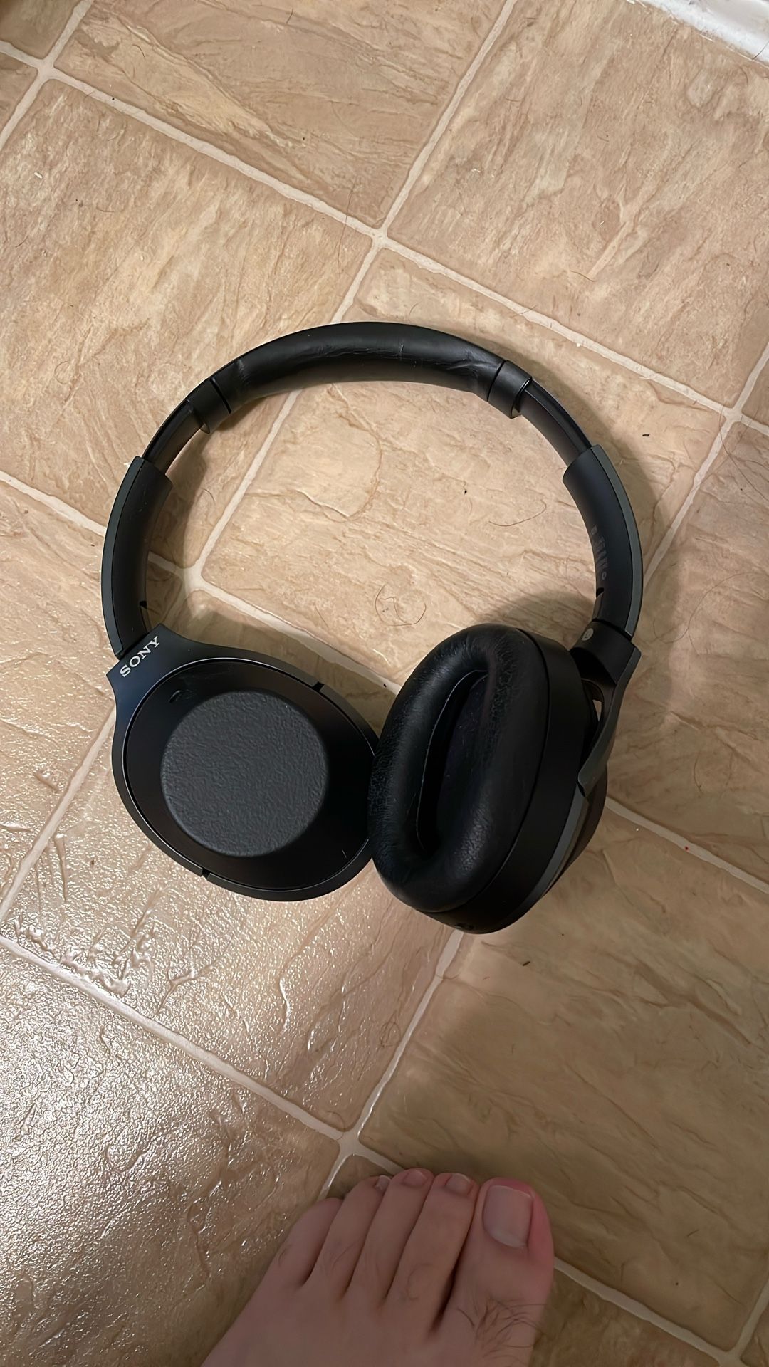 Sony WH-1000 XM2 noise cancel headphone
