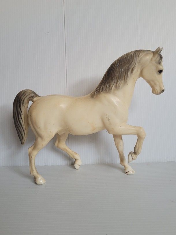 Breyer HorseĀ Family Arabian Stallion Glossy Alabaster - Marks