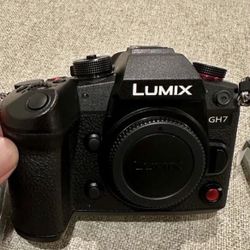 Panasonic - LUMIX GH7 Mirrorless Camera 