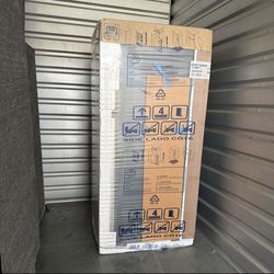 Frigidaire Top Freezer Refrigerator in Fingerprint-Resistant Stainless Look, ENERGY STAR