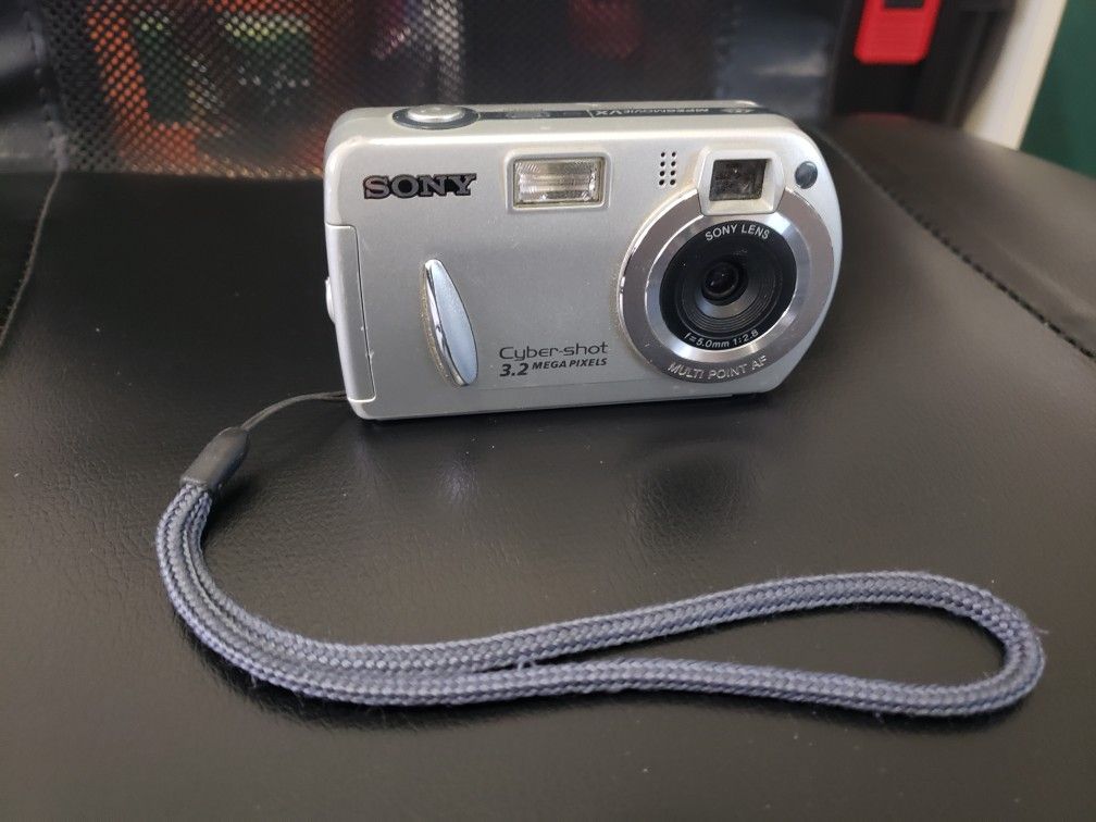 Sony cyber shot digital camera DSC-P32