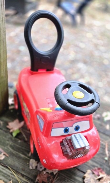 Kiddieland Lightning McQueen Light & Sound Ride-On toy
