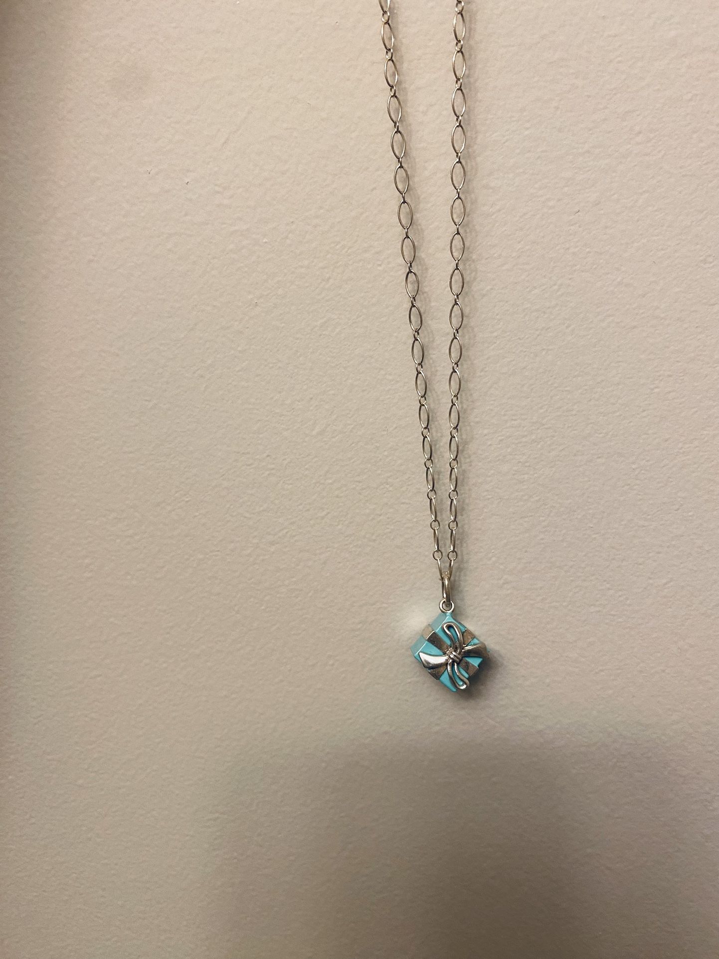tiffany & co gift box necklace