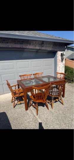 Dinning table /6 chairs