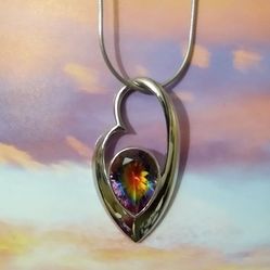 Beautiful New With Tags Genuine Quartz Necklace For Christmas 🎄!