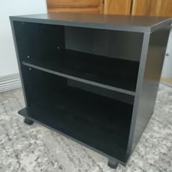 TV stand/Cart! Rolling casters on bottom 