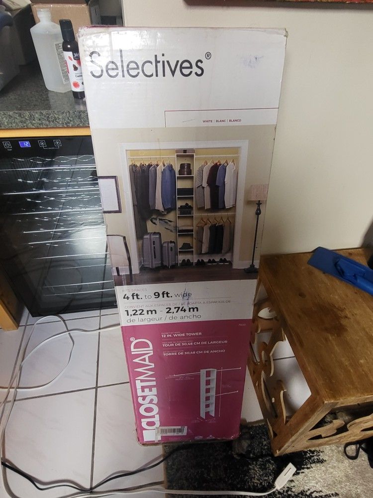 CLOSET ORGANIZER