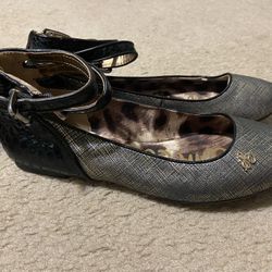 Brand new girls size 3.5 Sam Edelman flats.