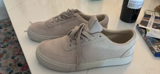 dress sneaker