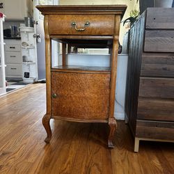 Antique Queen Anne Nightstand / End Table 