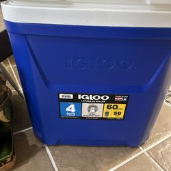 IGLOO Laguna 60 qt. Roller Handle Hard Cooler - Majestic Blue 