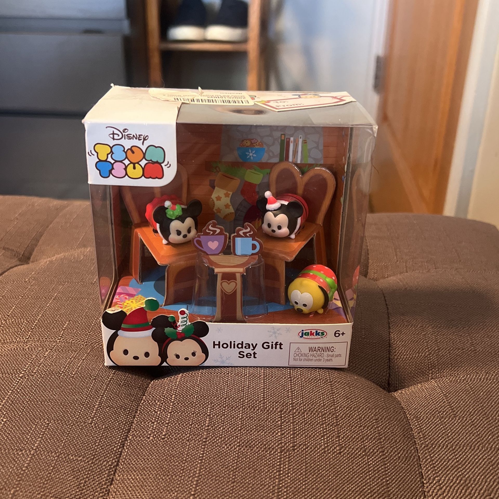 disney collectible holiday gift set