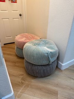 Round Swirl Felt Pouf(chair) from west elm
