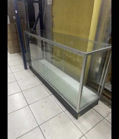 6ft Showcase