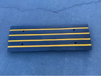 Heavy-Duty Rubber Cable Protector Ramp – Yellow Safety Stripes