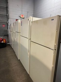 BEIGE FRIDGES/REFRIS DE COLOR BEIGE