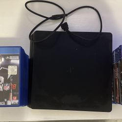 Used PS4 408.5 GB in GREAT CONDITION  with game bundle