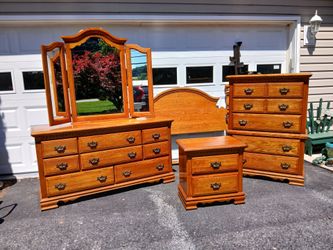 Queen 5 Piece Bedroom Set by Vaughan Bassett