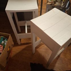 White Wooden Bar Stools Counter Top 