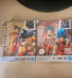 S.H. Figuarts Son Goku Figure Set of 2