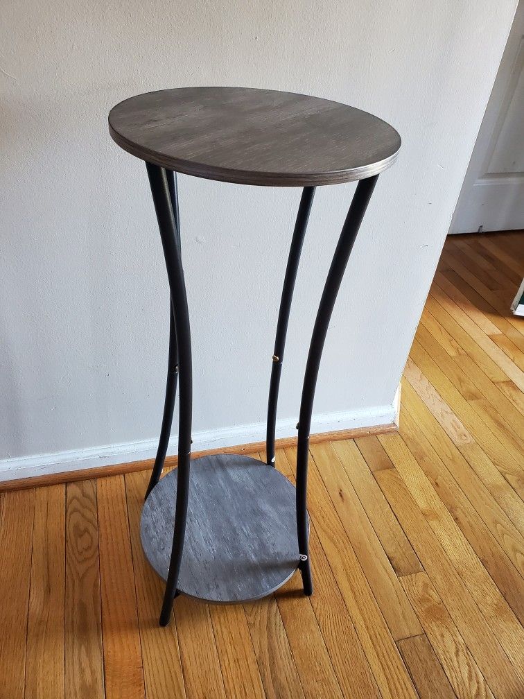 Pedestal Plant Holder