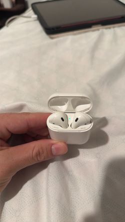 Apple AirPods with Charging Case