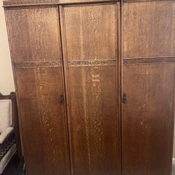 Vintage Oak 3 Door Armoire/Wardrobe 