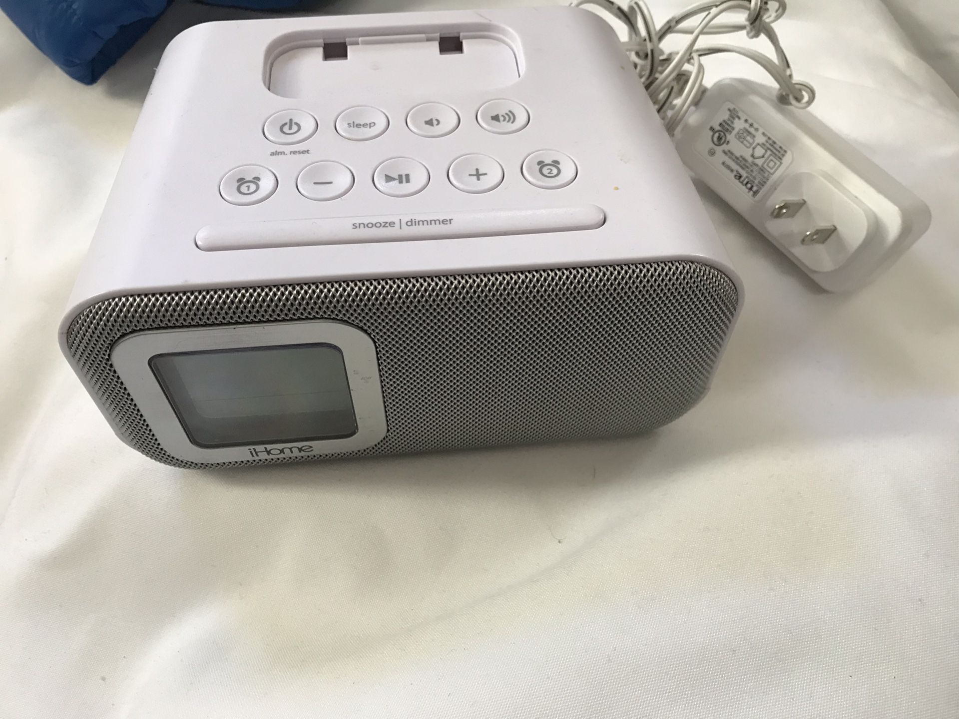 IHOME BLUETOOTH SPEAKER with DUAl ARALM, USB CHARGER and LINE-IN