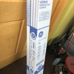 Pack Of 30 GE T8 32 Watt Cool White Light Bulb