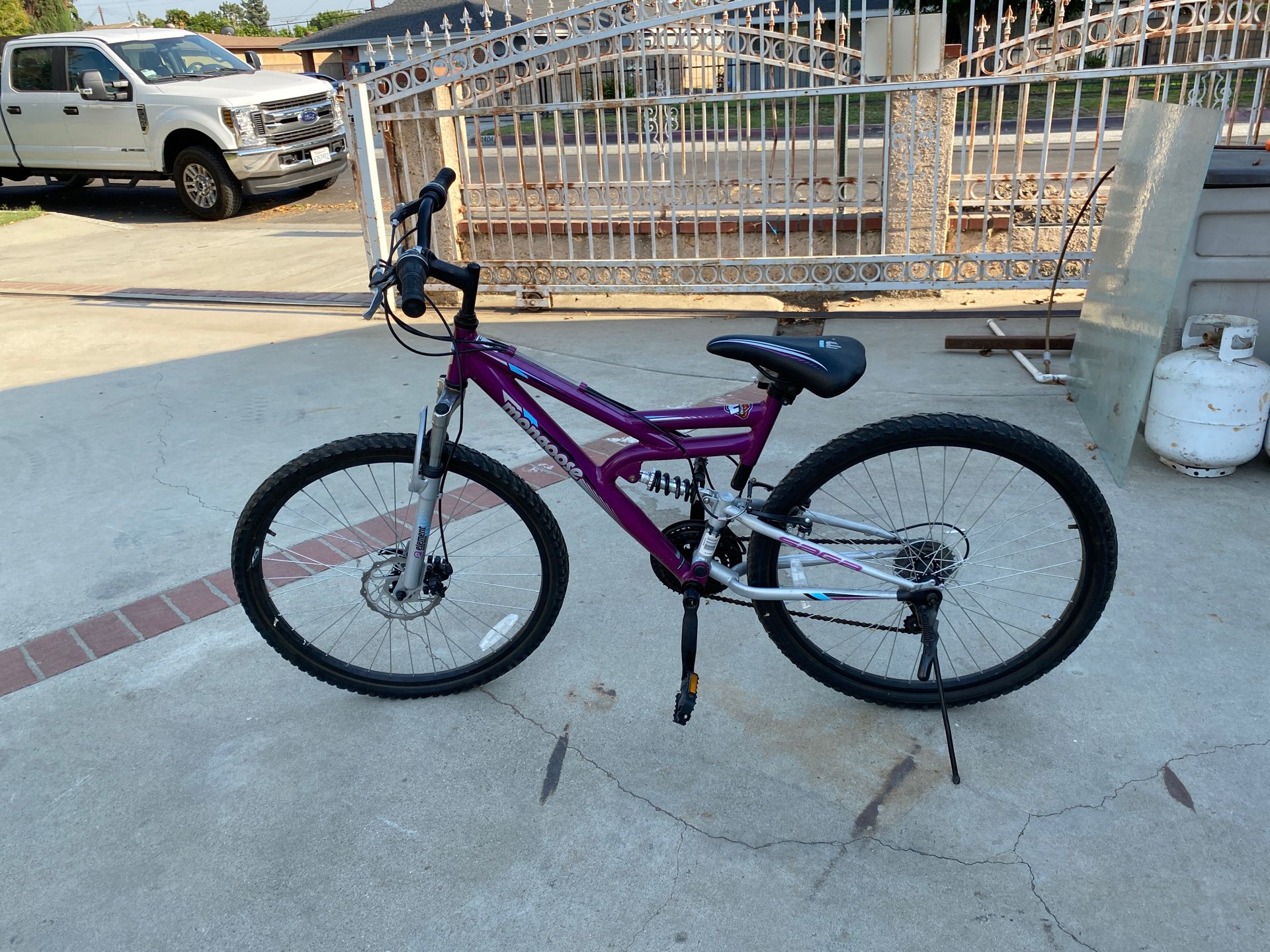 mongoose saga mountain bike