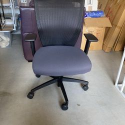 BLACK OFFICE  CHAIR 