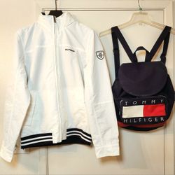 $60

Tommy Hilfiger Vintage 90s Navy Blue Men Backpack And White Jacket

This vintage 90s Tommy Hilfiger Big Logo Spell Out Top Loader Cinch Backpack 